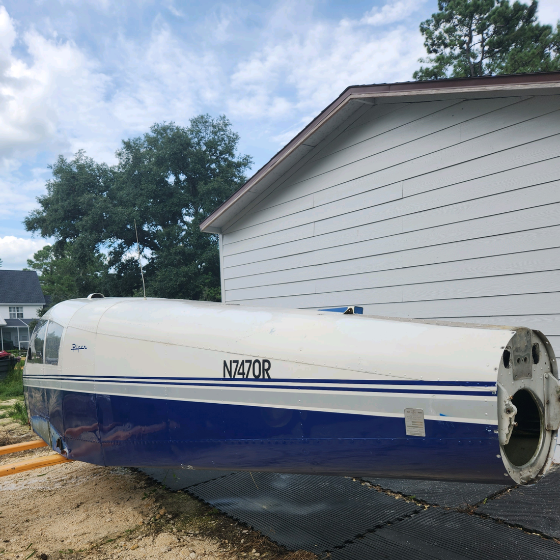 Used aircraft parts for sale, Piper PA28-140 Fuselage PIPER PA28-140 PIPER PA28-140 FUSELAGE W LOGS- NO AIRWORTHINESS - "ONLY FOR PARTS"