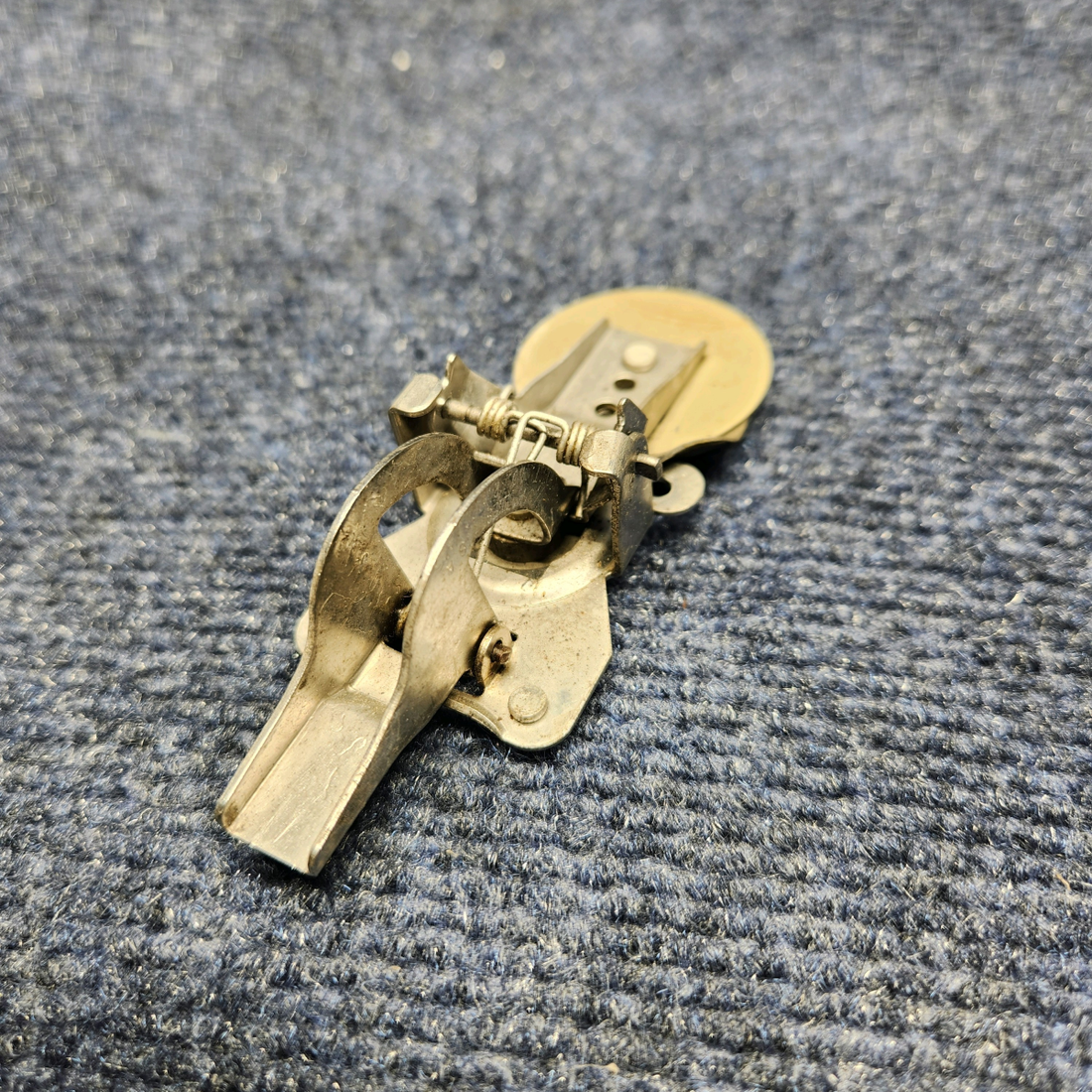 Used aircraft parts for sale, S2455-1 PIPER- CESSNA-BEECH- MOONEY VARIOS CESSNA 172P BAGGAGE DOOR LATCH ASSEMBLY