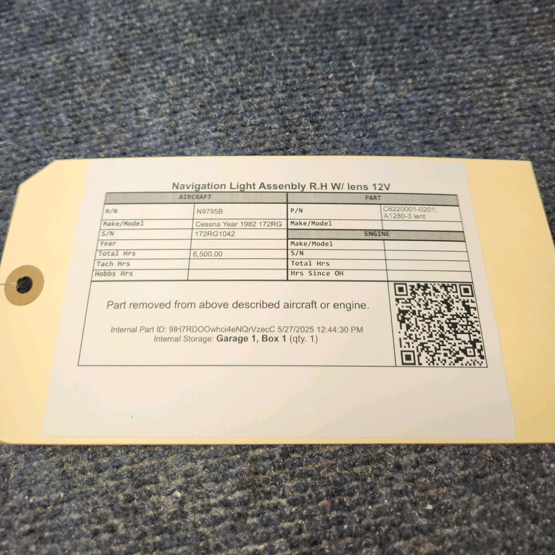 Used aircraft parts for sale, C6220001-0201 Cessna 172RG Navigation Light Assembly W/ lens 12V RH