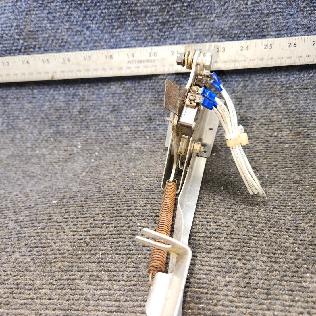 Used aircraft parts for sale, 0560025-6 cessna 172N Flap Indicator