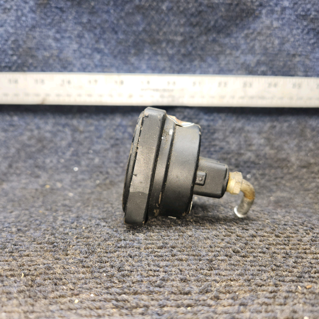 Used aircraft parts for sale, S1414-N1 Standard Precision Cessna 172E Suction Indicator