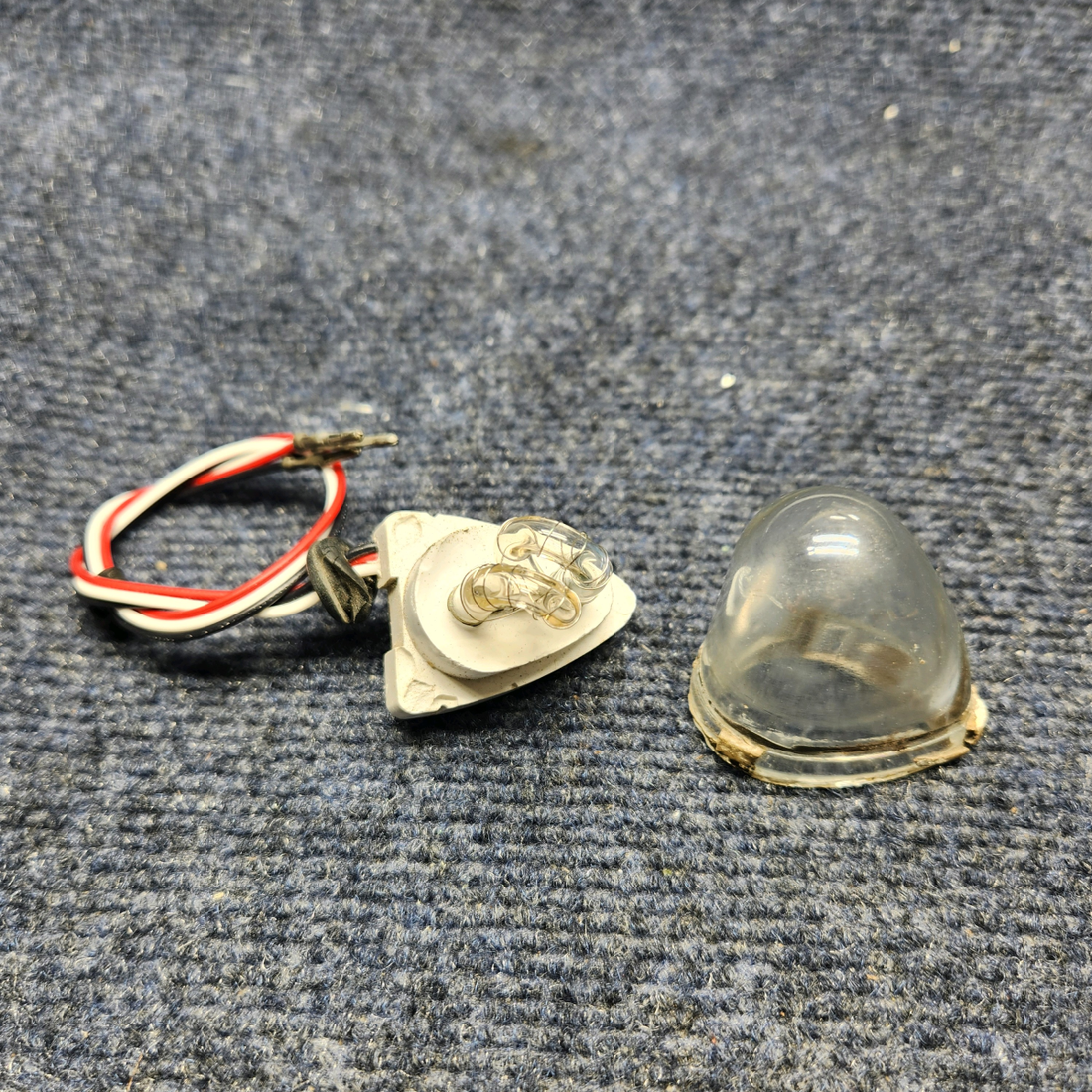 Used aircraft parts for sale, A427 WHELEN Beechcraft C23 SUNDOWNER STROBE LIGHT -LENT