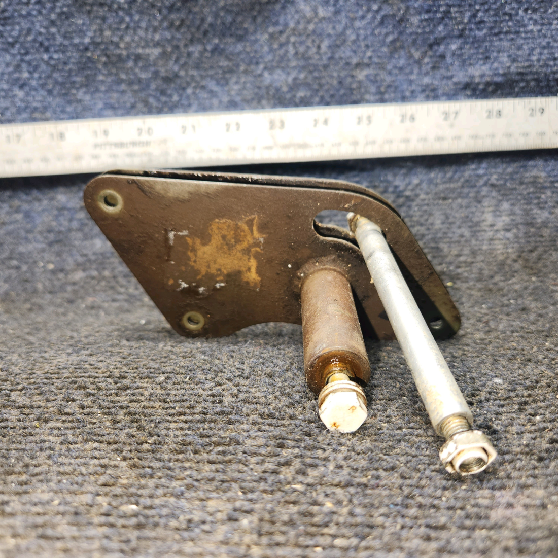 Used aircraft parts for sale, 0523223 cessna 150G Aileron Bellcrank Assembly – LH