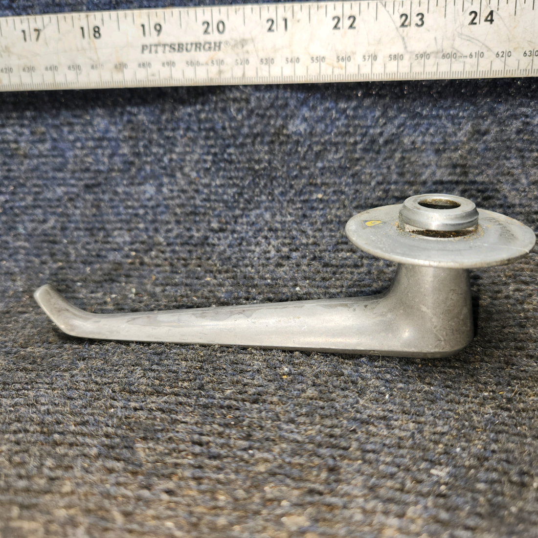 Used aircraft parts for sale, 0711027-1, 0511189-1 Cessna 172E Inside Cabin Door Handle LH or RH w/ Clip