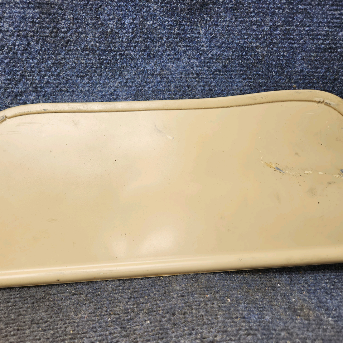 Used aircraft parts for sale, 0713011-13 Cessna 172 Sun-Visor Set LH & RH with brackets (Dent)