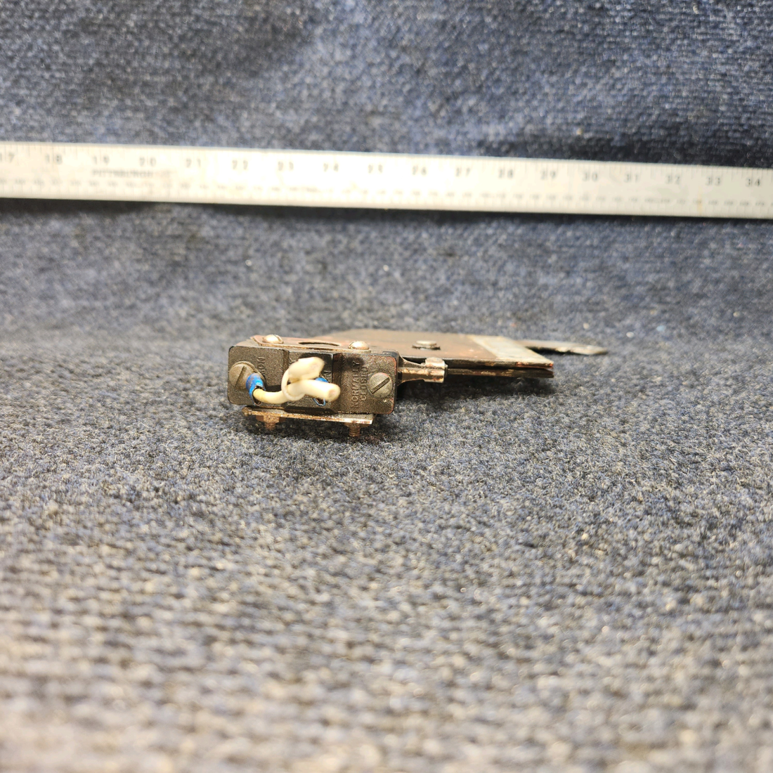 Used aircraft parts for sale, 95-550002-19 BEECHCRAFT 95-55B Iris Heater Control Bellcrank w/ Switch