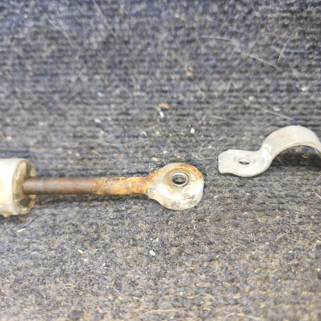 Used aircraft parts for sale, 1260074-1 cessna 172N Elevator Trim Tab Actuator Assembly