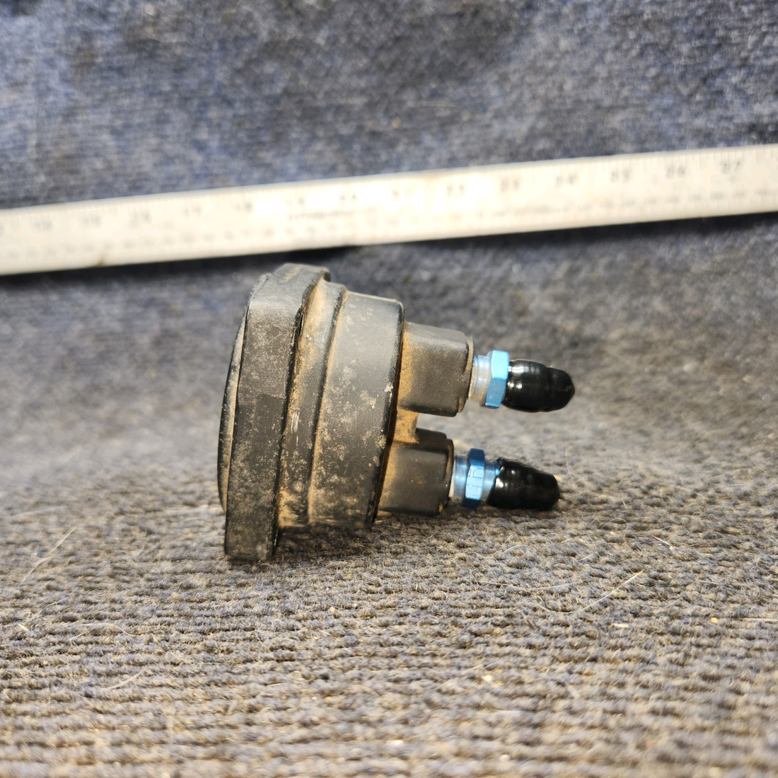 Used aircraft parts for sale, S1414-1 cessna 172k Suction Gauge