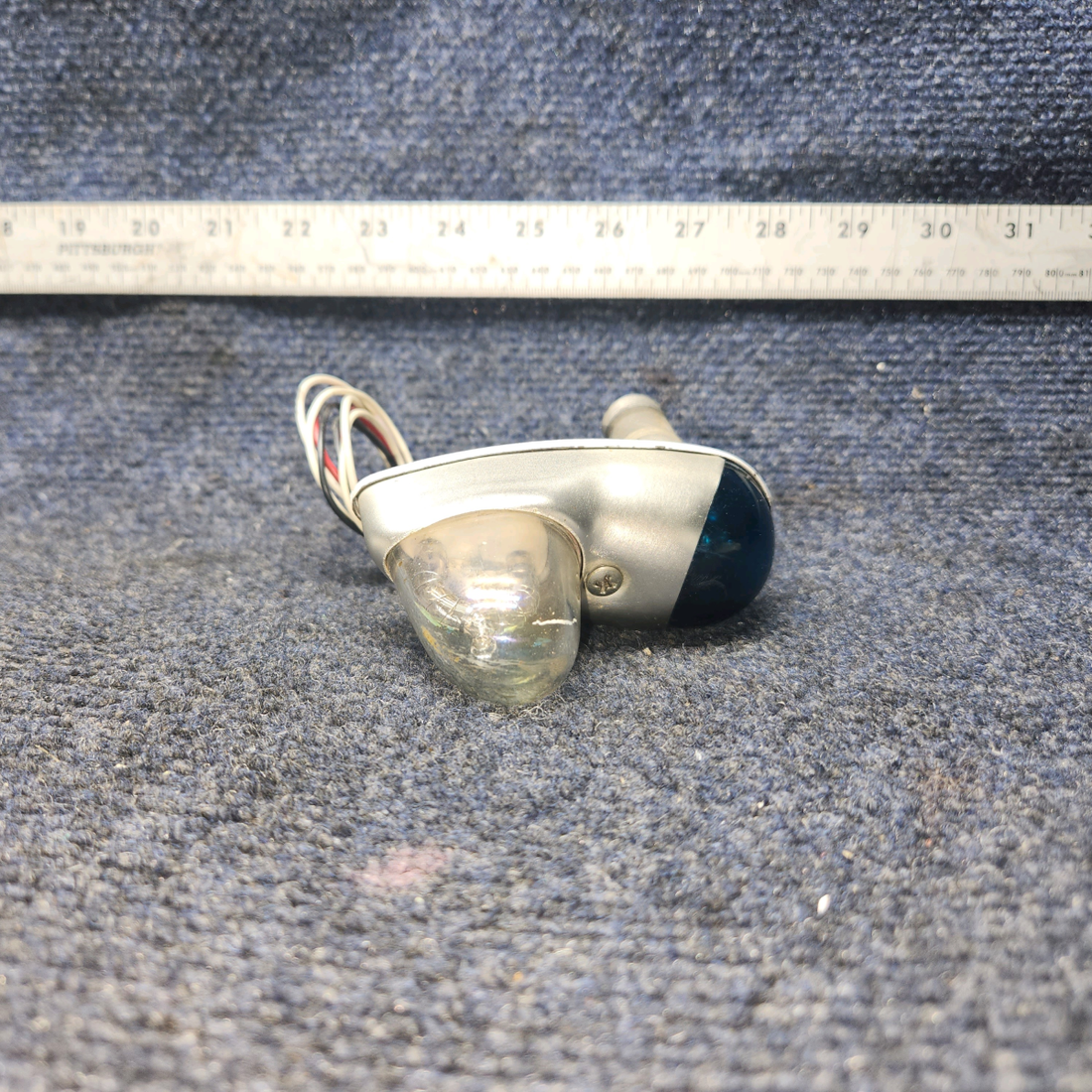 Used aircraft parts for sale, 472-895 Piper PA28-140 Nav Light Assy w/ Green Strobe – 14 volts
