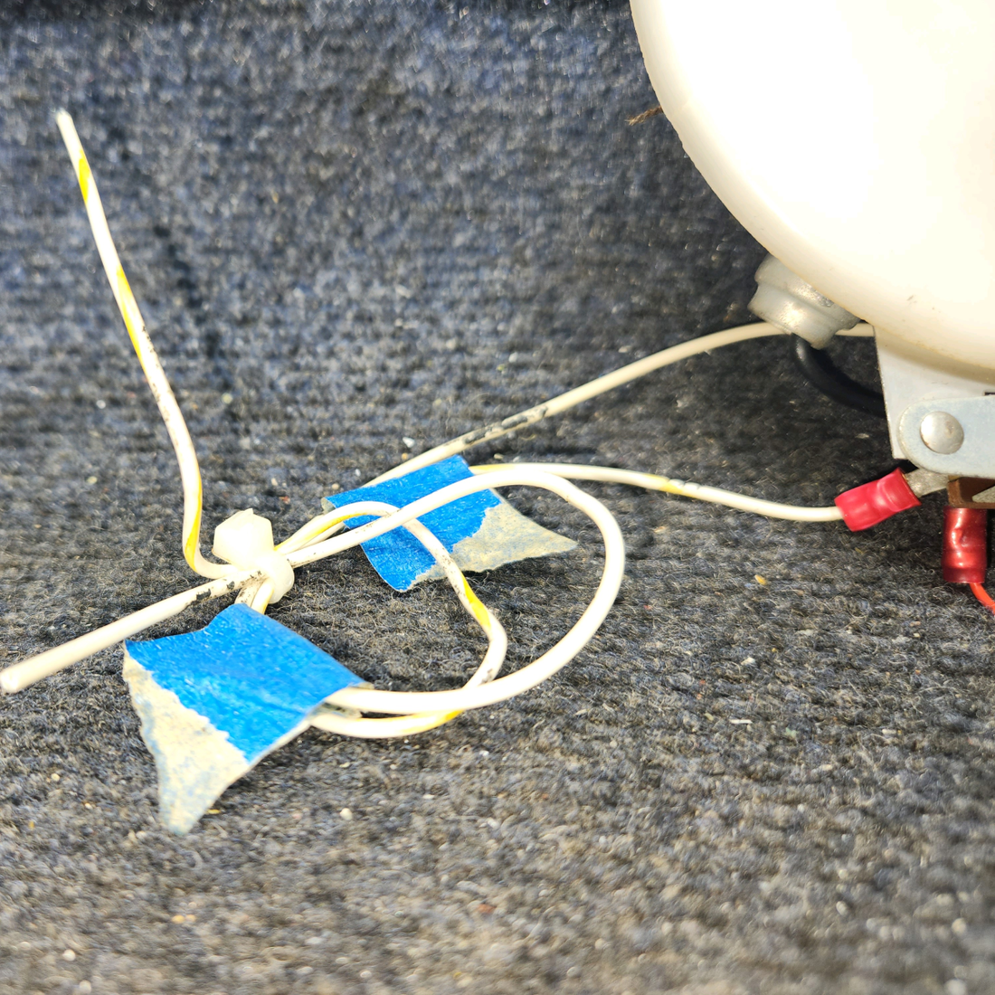 Used aircraft parts for sale, 66632-000 PIPER PA28-140 Reflector Dome Light Assy (14 Volts)