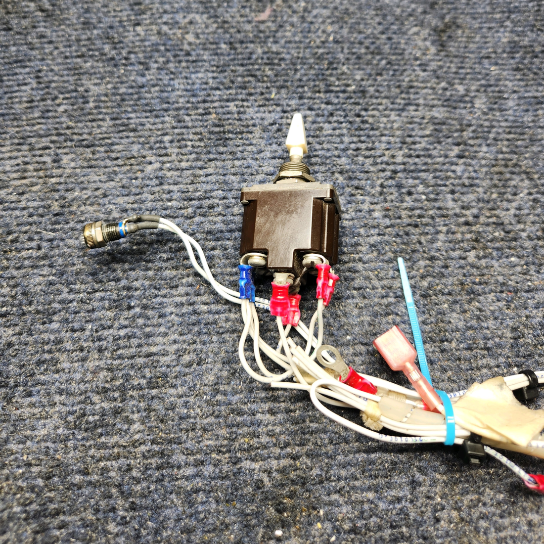 Used aircraft parts for sale, 8906K3149 MOONEY M20J FLAP SWITCH W/ LIGHT