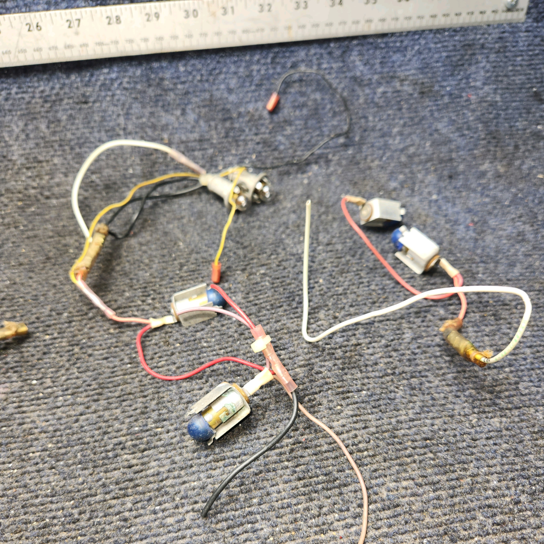 Used aircraft parts for sale, 565-516 Piper PA32RT-300 Panel Light Holder Set