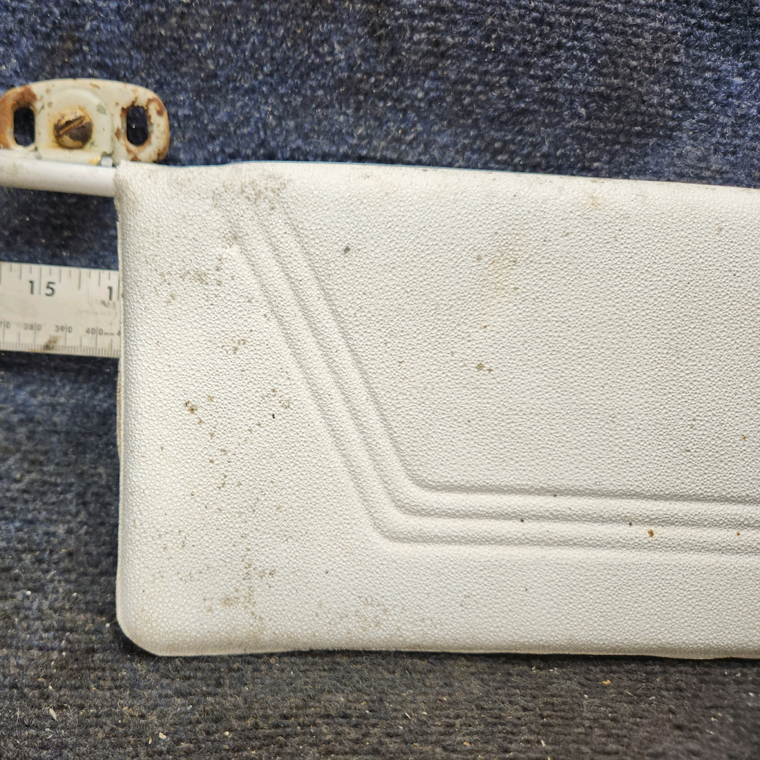 Used aircraft parts for sale, 0700122-12 cessna 150G Sun Visor – RH