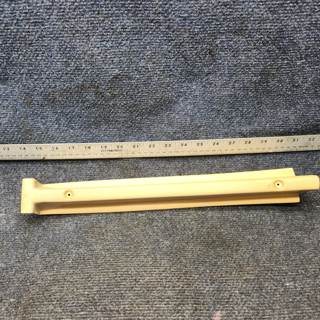 Used aircraft parts for sale, 63156-003 Piper PA28-140 WINDOW TRIM STRIP