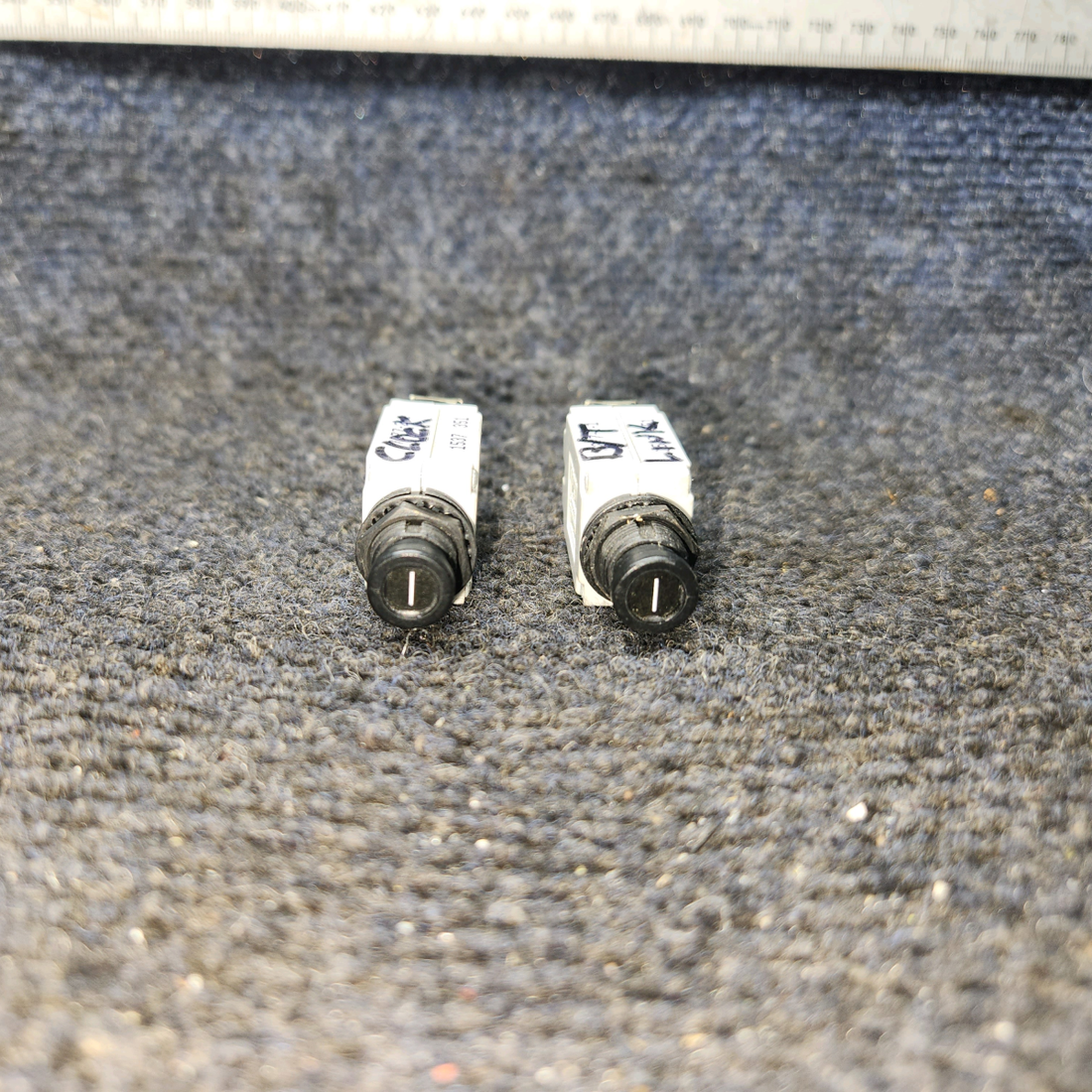 Used aircraft parts for sale, 7277-2-1 klixon 7274-2 PIPER PA-24-250 Circuit Breaker, 1 AMP - Price for Each