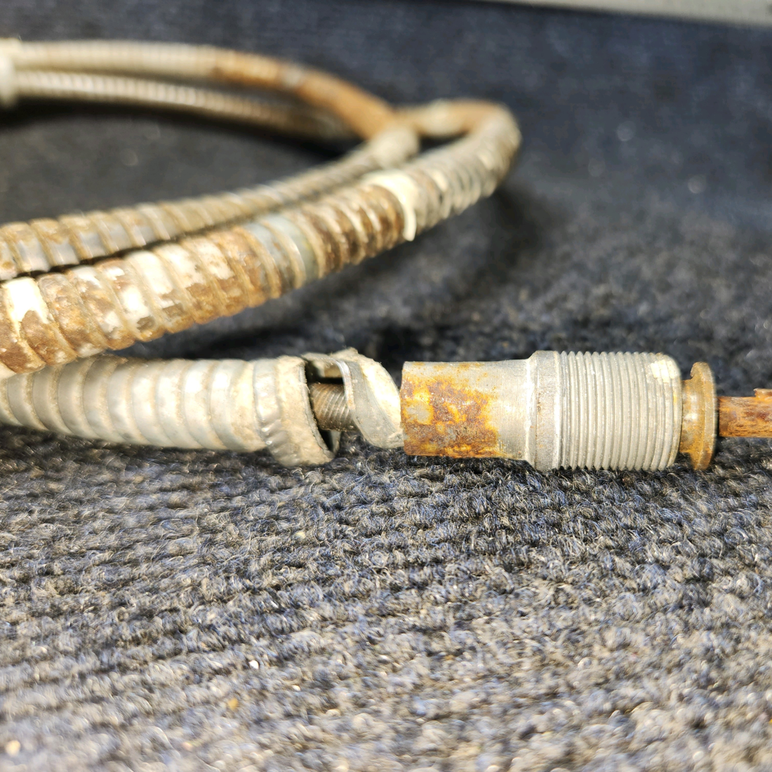 Used aircraft parts for sale, 35-521212-1, 35-521212-10 BEECHCRAFT F35 Flap Actuator Housing with Piston  Includes Cable – LH Side