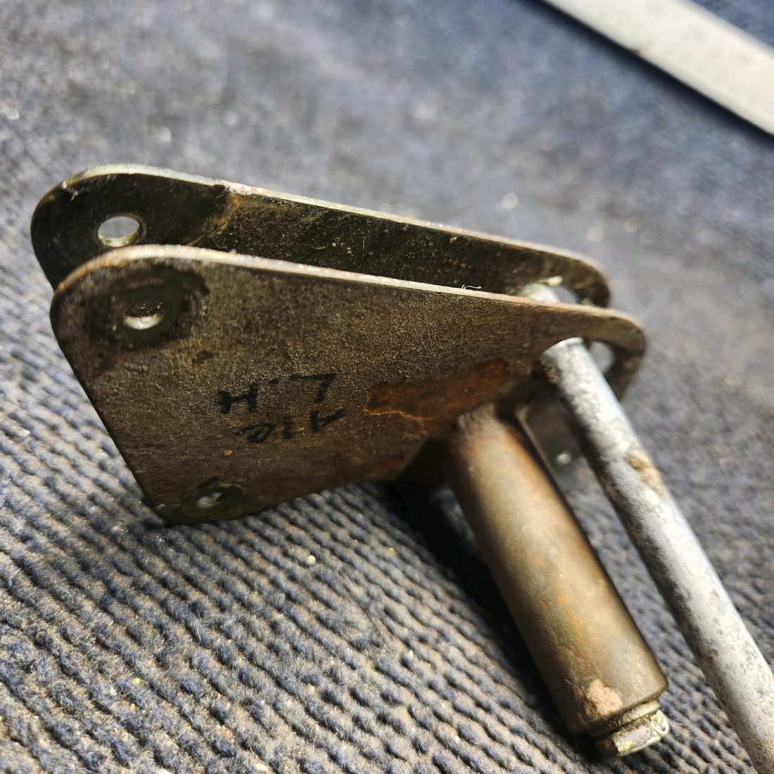 Used aircraft parts for sale, 0523223 cessna 150G Aileron Bellcrank Assembly – LH