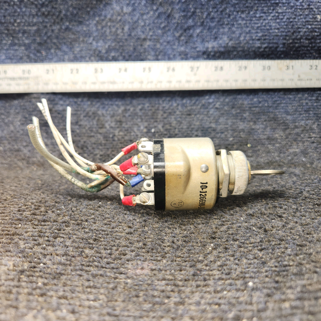 Used aircraft parts for sale, C292501-0203 Cessna 172F Ignition Switch with key