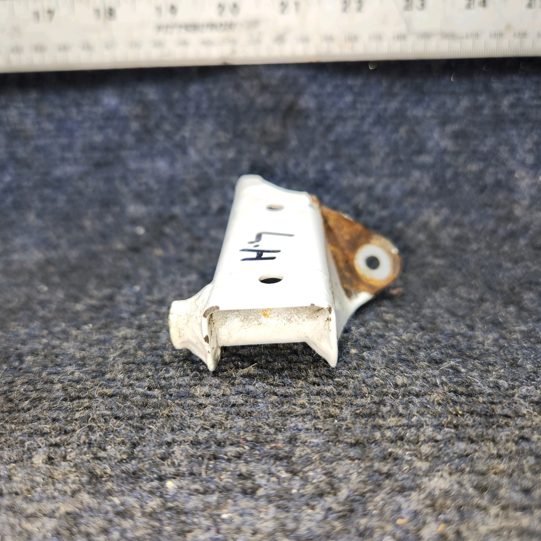 Used aircraft parts for sale, 21068-00 PIPER PA-24-250 Bracket - Gear Door LH