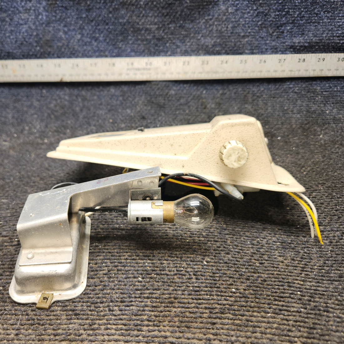 Used aircraft parts for sale, 0511482-9 cessna 150G Dome/Panel Light Cover Assembly