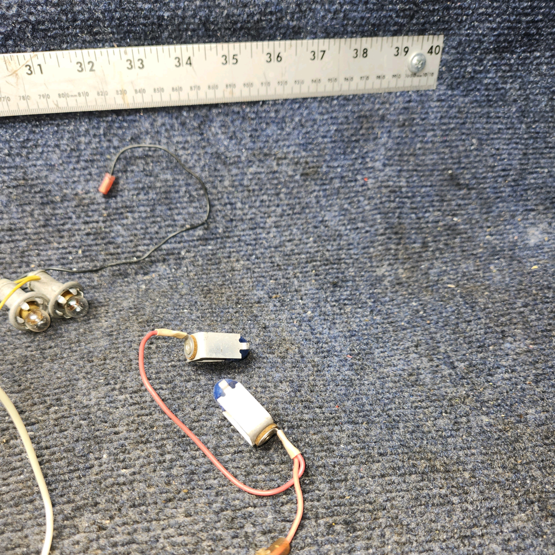 Used aircraft parts for sale, 565-516 Piper PA32RT-300 Panel Light Holder Set