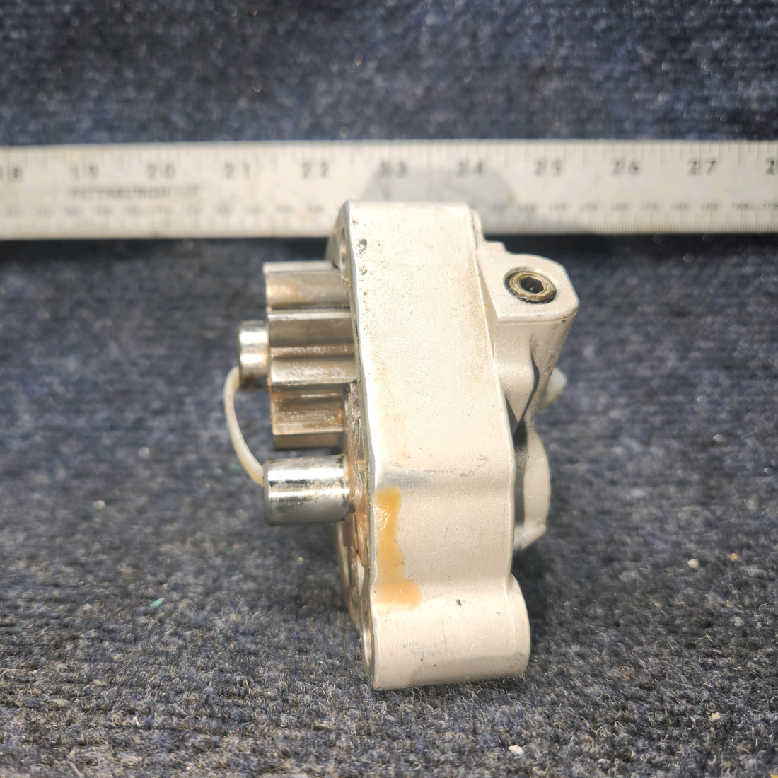 Used aircraft parts for sale, LW18110, LW18109 Lycoming 0-320-E2A American Gruman A1A OIL PUMP ASSY (BODY-GEARS-SHAFT)