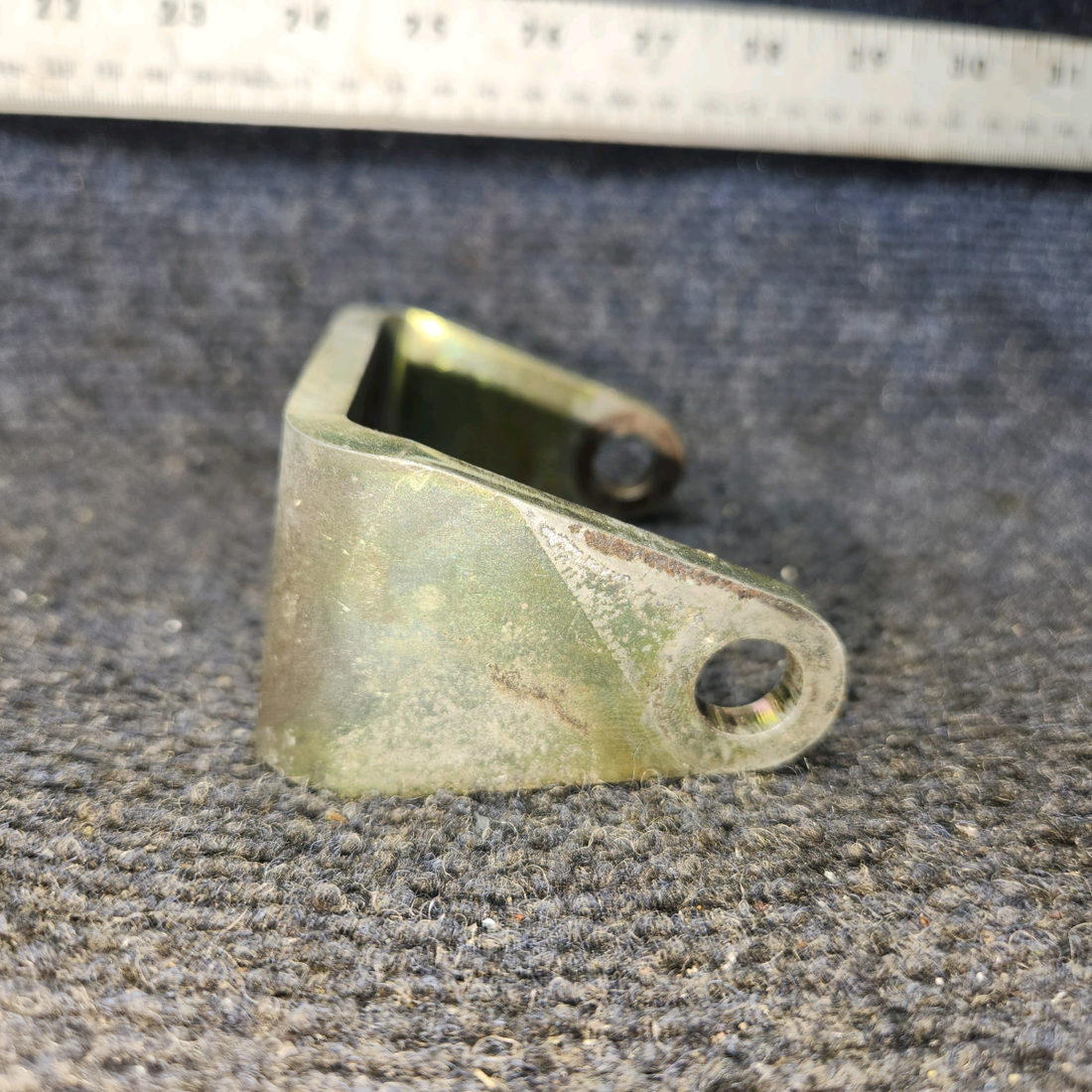 Used aircraft parts for sale, 07-031131 PIPER PA28-140 Alternator Bracket