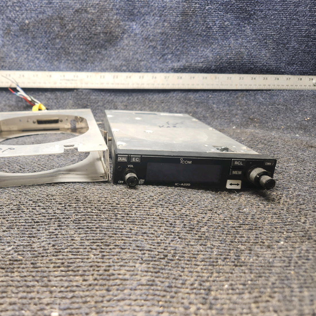 Used aircraft parts for sale, IC-A220T-0-00 Icom IC-A220 piper PA-28-181 VHF Airband Transceiver Aircraft Panel Mount