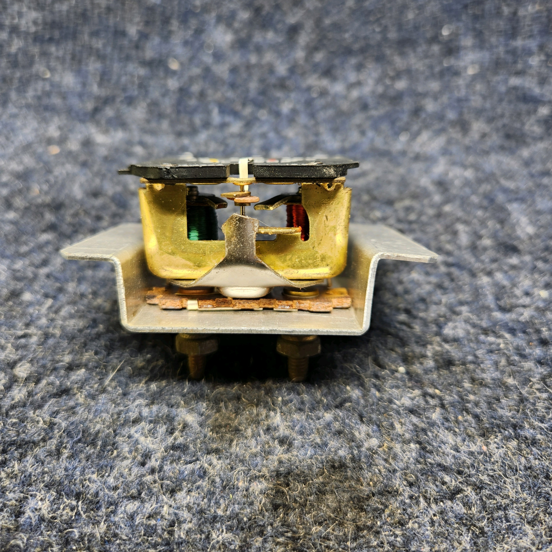 Used aircraft parts for sale, 1514243 BEECHCRAFT F35 OIL TEMP INDICATOR12 VOLTS