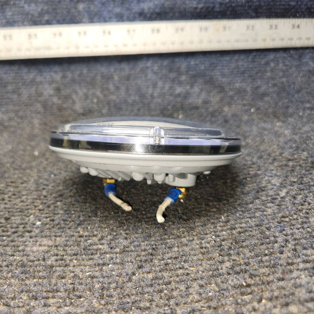 Used aircraft parts for sale, 01-0771833-10 Whelen Cessna 182G LED Replacement Landing Light - 14V