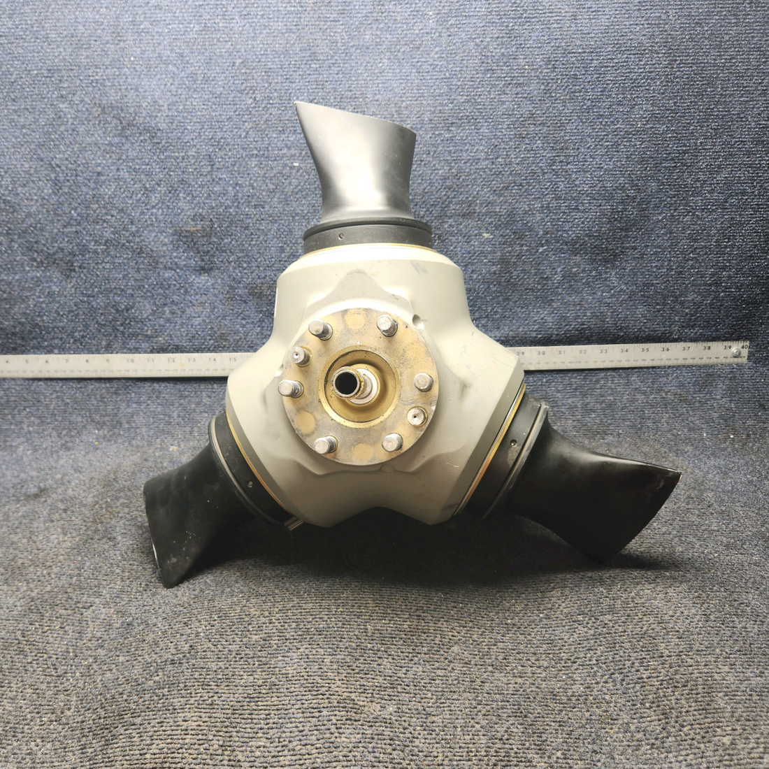 Used aircraft parts for sale, 3AF32C504-C McCauley BEECHCRAFT 95-55B Propeller Hub – Prop Strike, for Parts Only