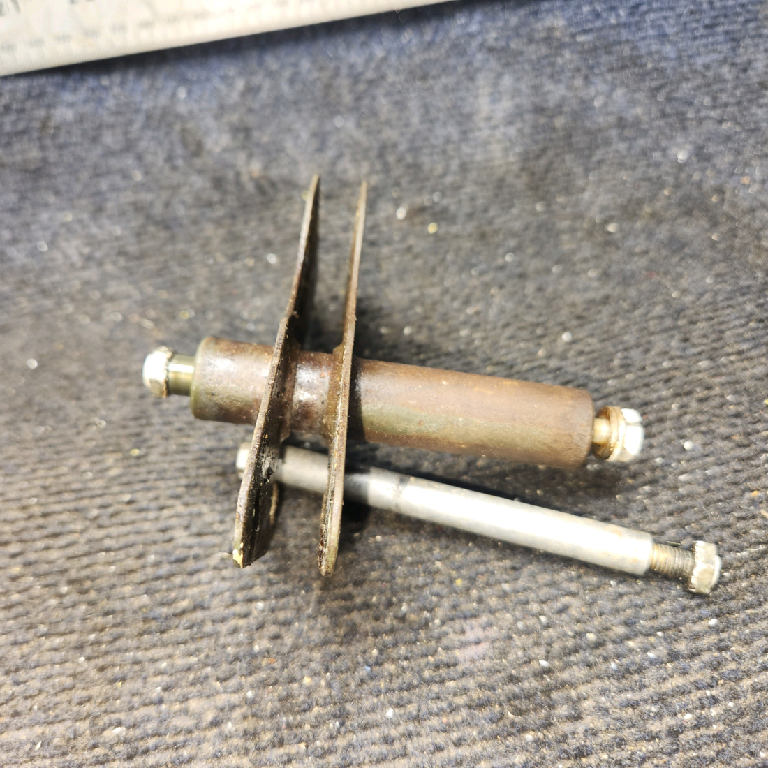Used aircraft parts for sale, 0523223 cessna 150G Aileron Bellcrank Assembly – LH