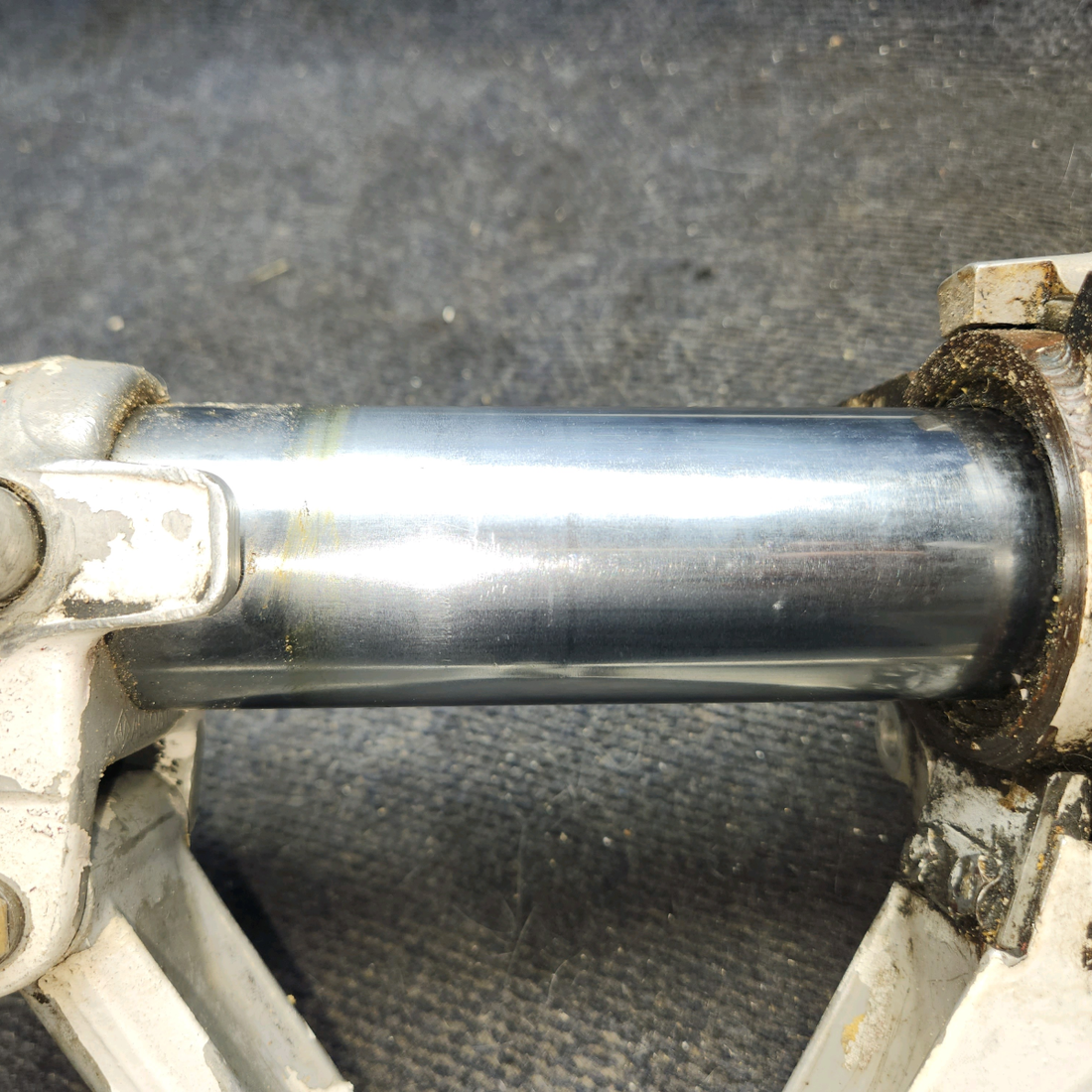 Used aircraft parts for sale, 0442504-3 cessna 150G Nose Landing Gear Strut Assembly