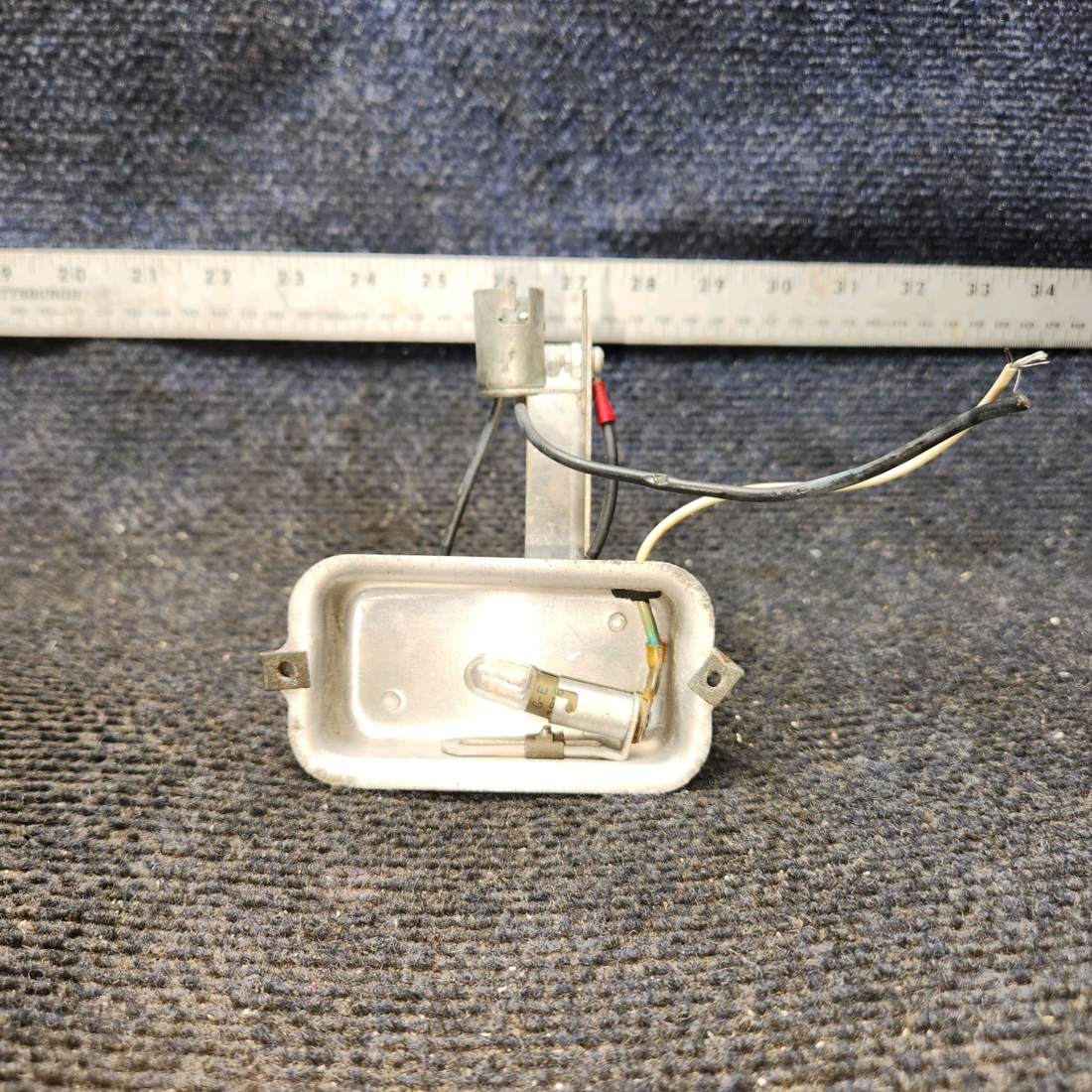 Used aircraft parts for sale, 0413140-5 Cessna 172F Overhead Console Light & Bracket