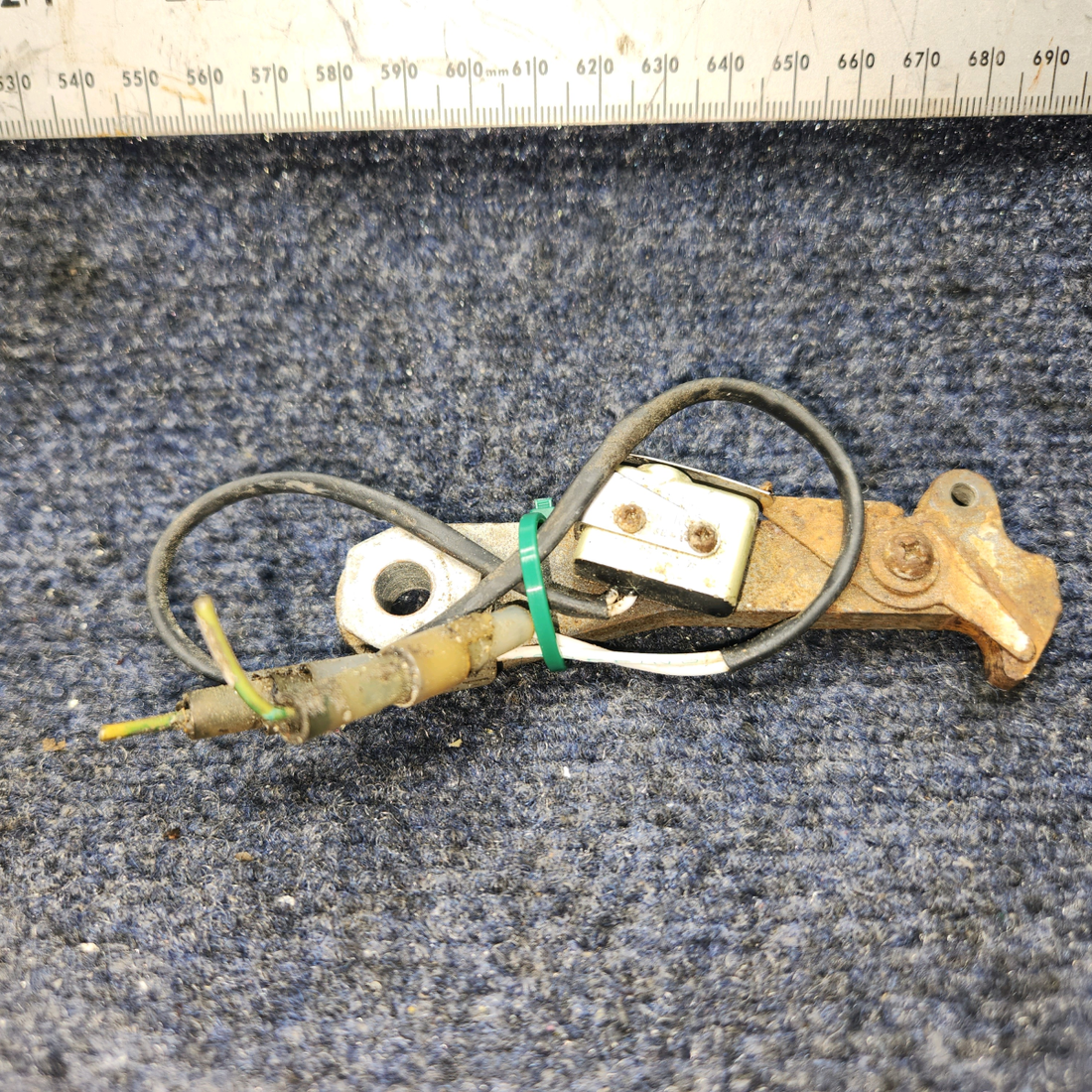 Used aircraft parts for sale, 2241118-1 Cessna 172RG Downlock Hook Assy And Bushing