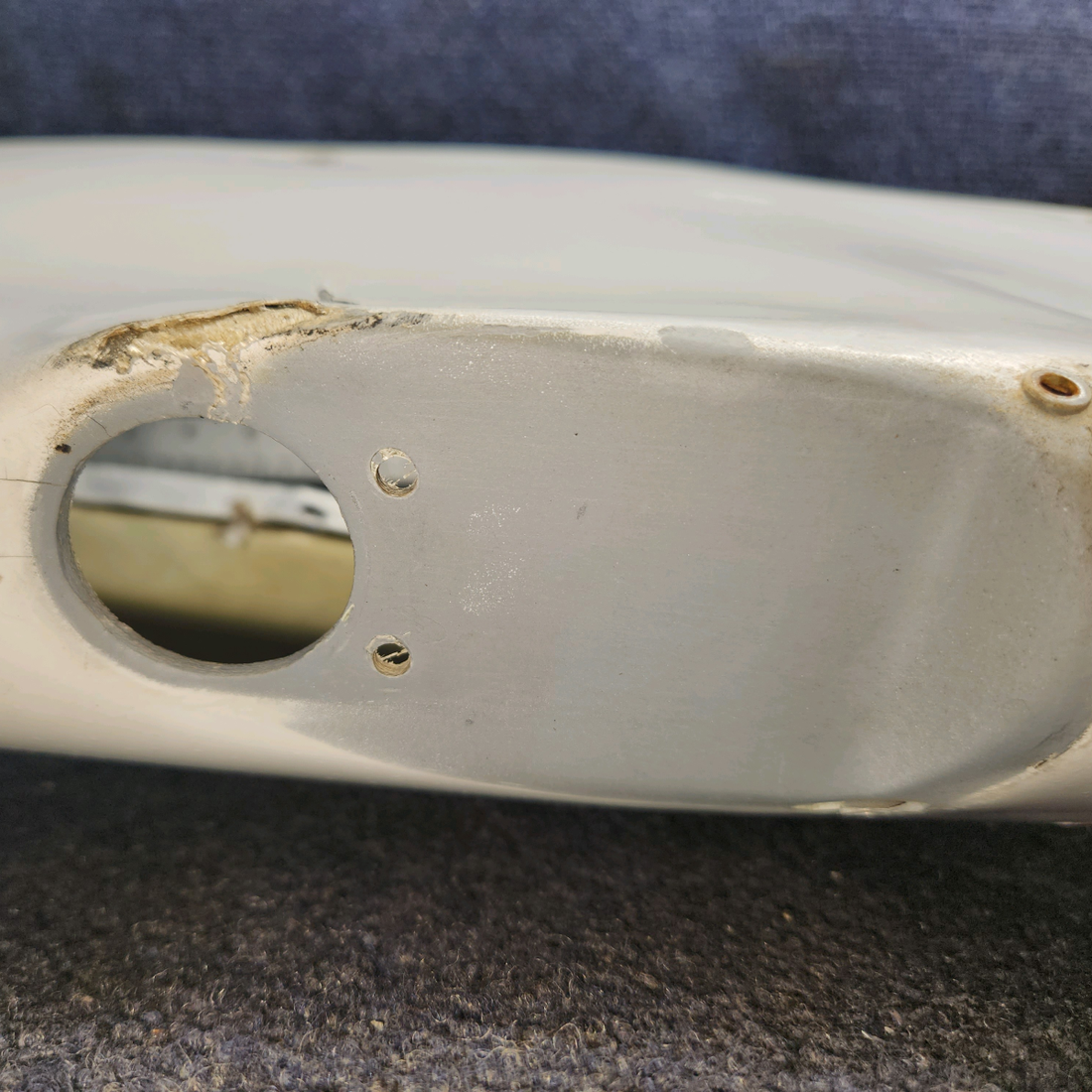 Used aircraft parts for sale, 0523565-30 cessna 150G Wing Tip Assembly – RH – Worn Paint, See Photos
