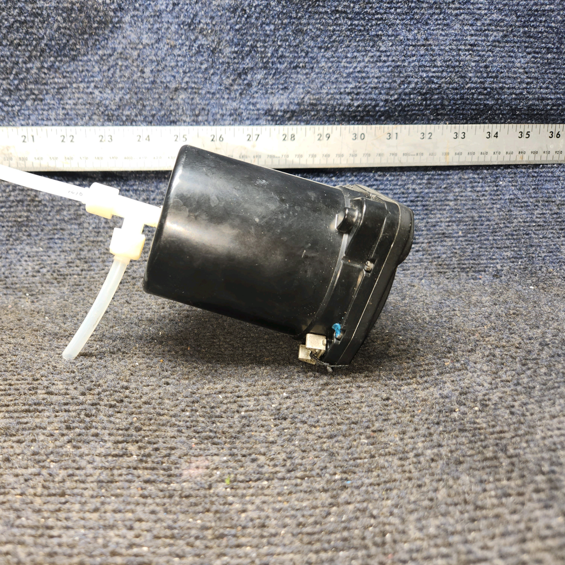 Used aircraft parts for sale, 7000 United Instruments 7000 Cessna 172E Type I Vertical Speed Indicator (Code: C.26)