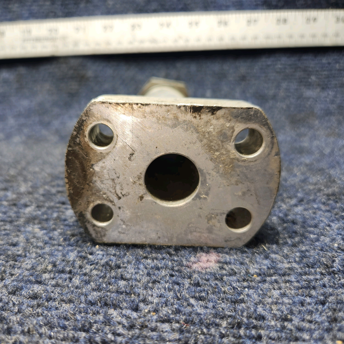 Used aircraft parts for sale, 0541124 Cessna 172RG Axle-Main Gear With Nut