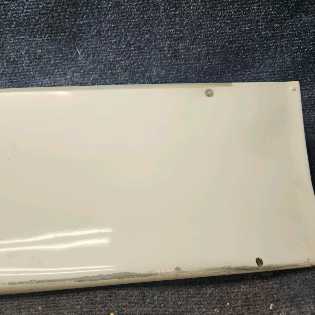 Used aircraft parts for sale, 0523565-30 cessna 150G Wing Tip Assembly – RH – Worn Paint, See Photos