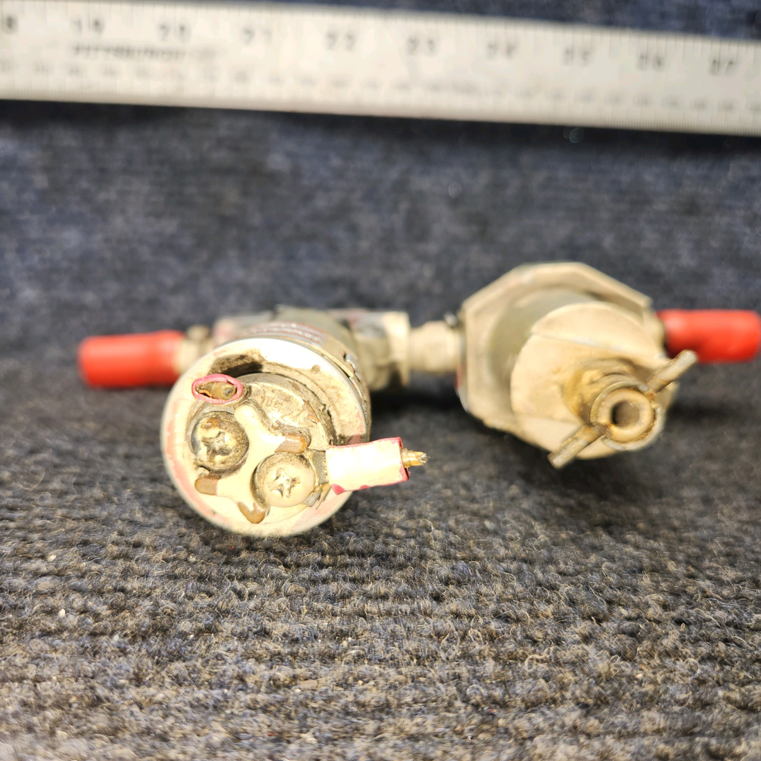 Used aircraft parts for sale, 58-380086-1 BEECHCRAFT 95-55B Shutoff Valve w/ Filter