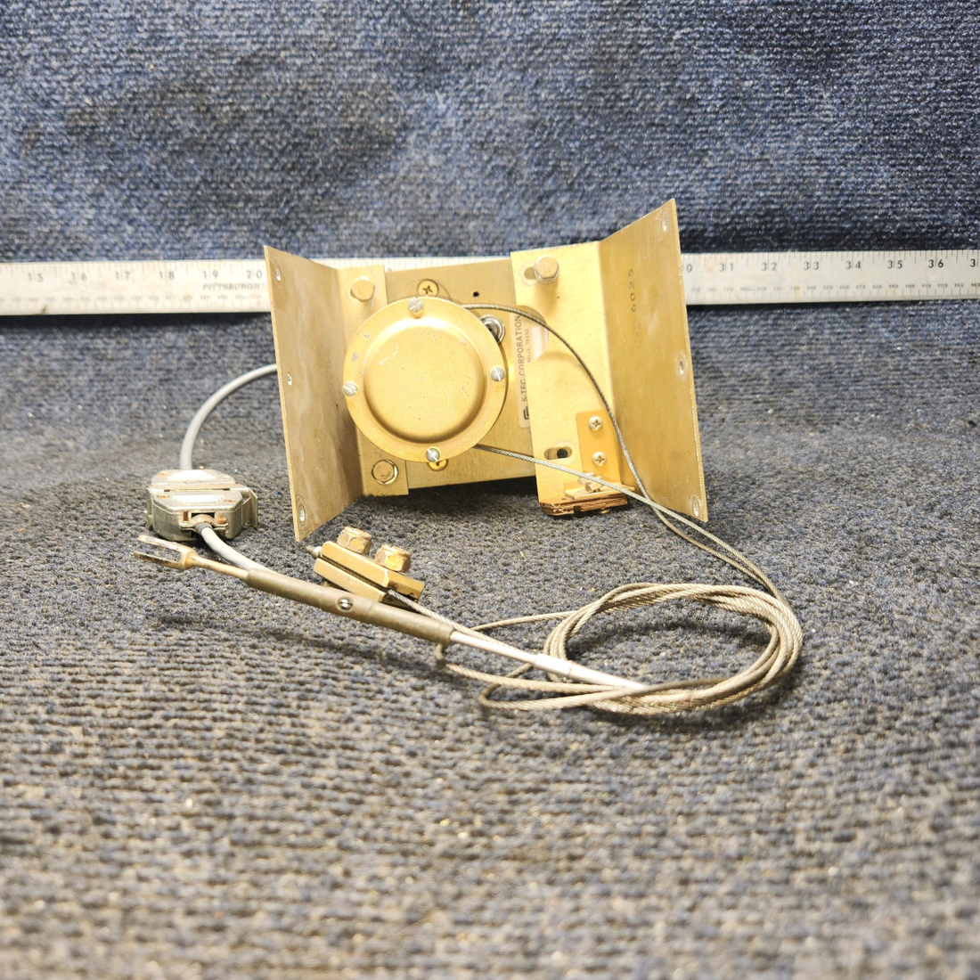 Used aircraft parts for sale, 0105-R9 S-Tec Cessna 182G Roll Servo Assembly with Cable