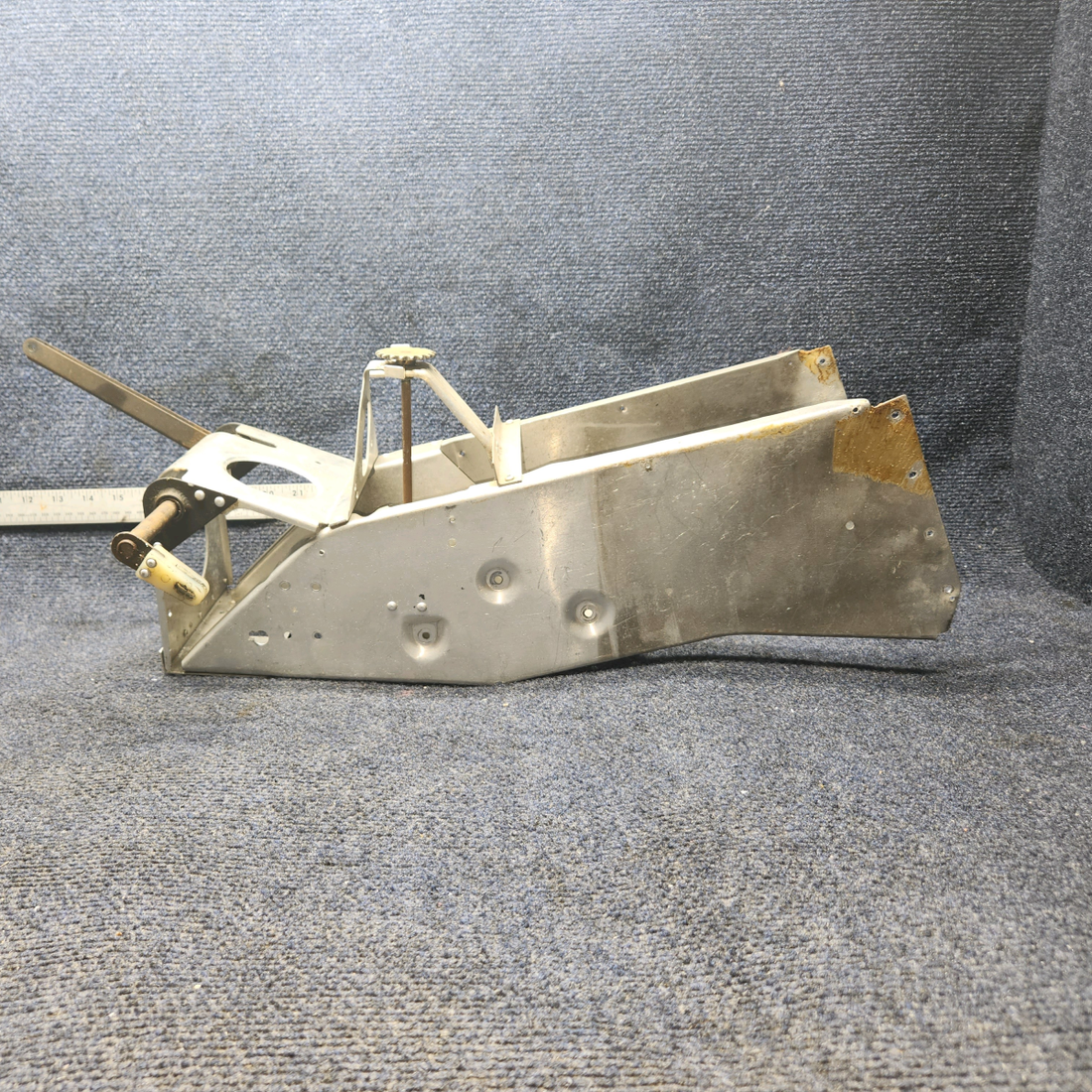 Used aircraft parts for sale, 0713640 Cessna 182P Console Structure Assy
