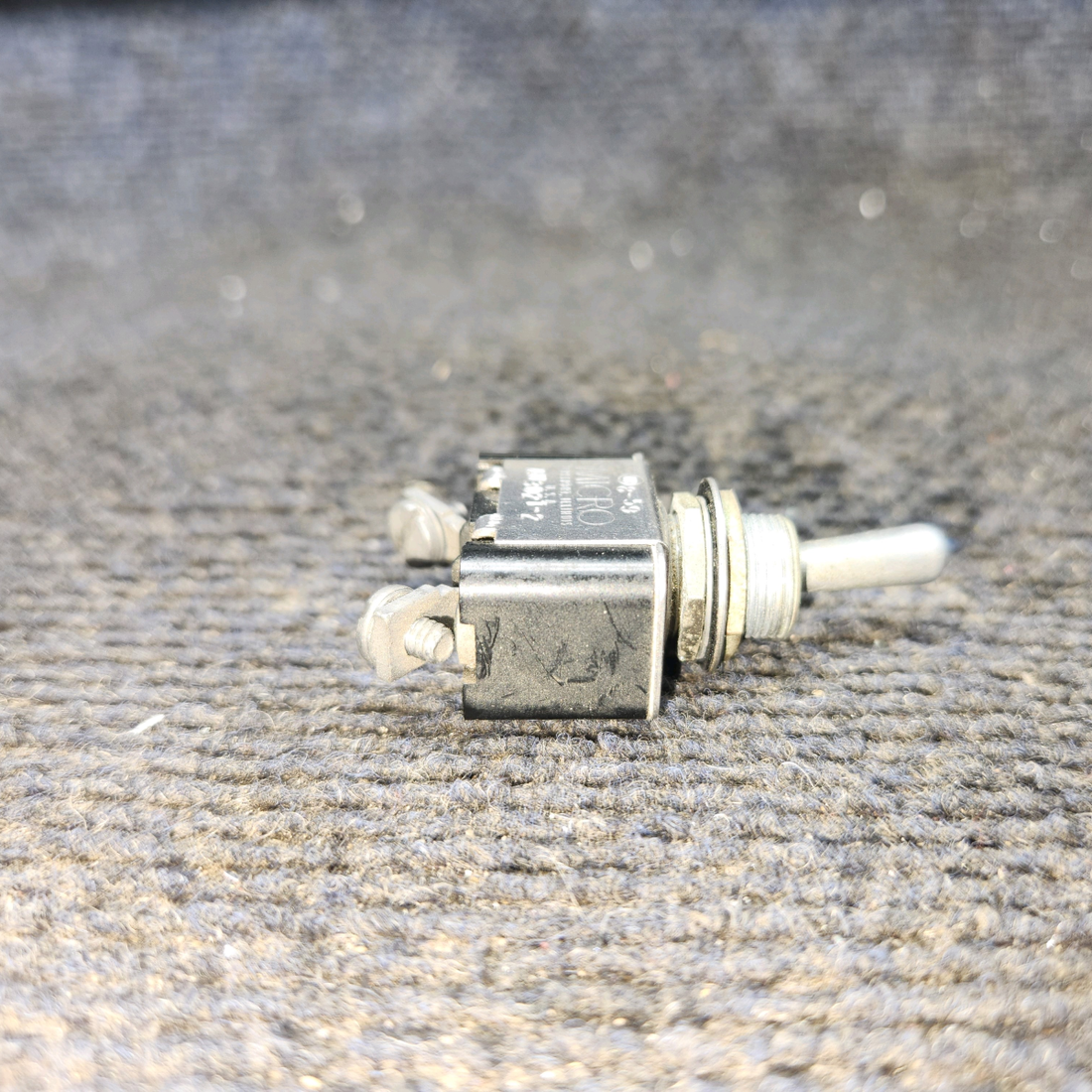 Used aircraft parts for sale, AN3021-2 Beechcraft 35-33 Single Pole Toggle Switch
