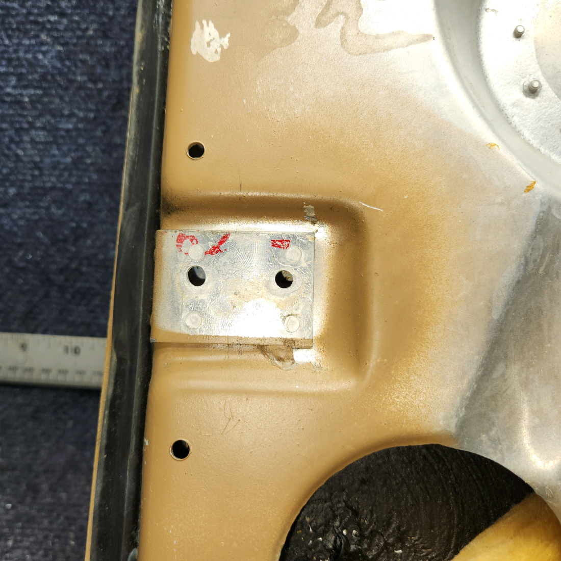 Used aircraft parts for sale, 0711101-33 Cessna 172E Baggage Door Structure