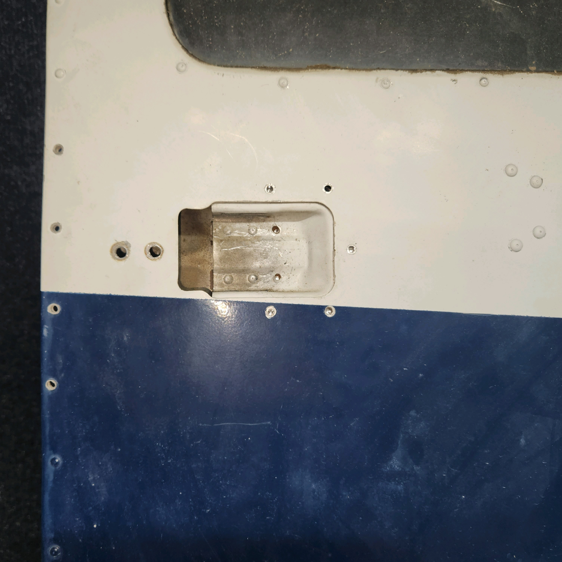 Used aircraft parts for sale, 0511460-2 Cessna 172F Cabin Door Structure - RH