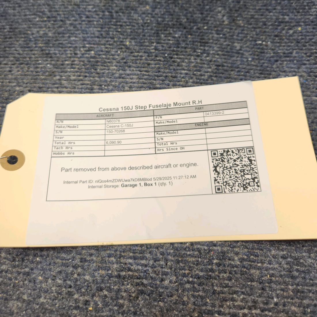 Used aircraft parts for sale, 0413399-2 Cessna C-150J Fuselage Step Mount – R.H