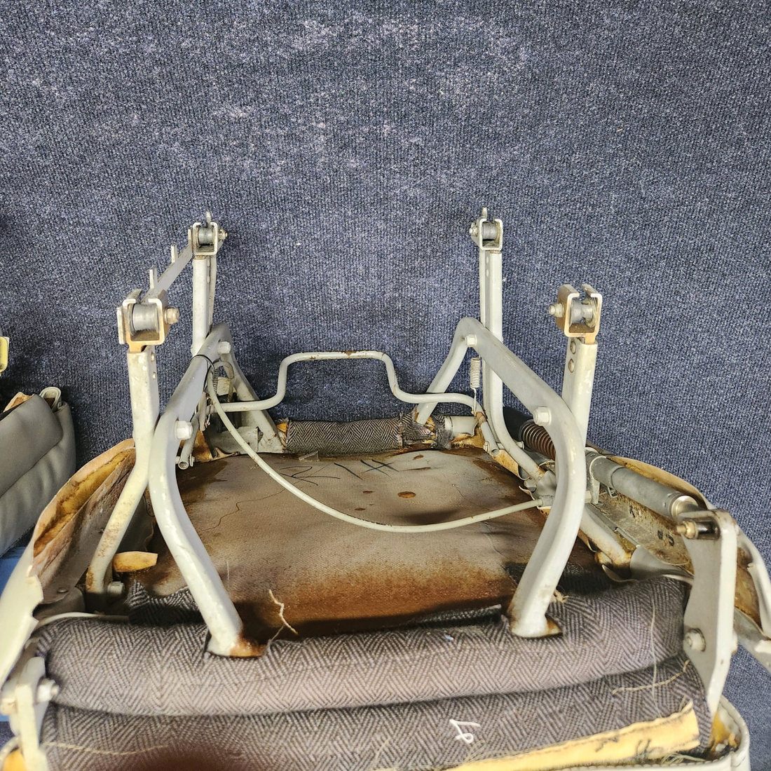 Used aircraft parts for sale, 0511411-1 / 0514170-3 CESSNA C172RG C172RG PILOT-COPILOT AND REAR SEAT SEE PHOTOS FOR DETAILS