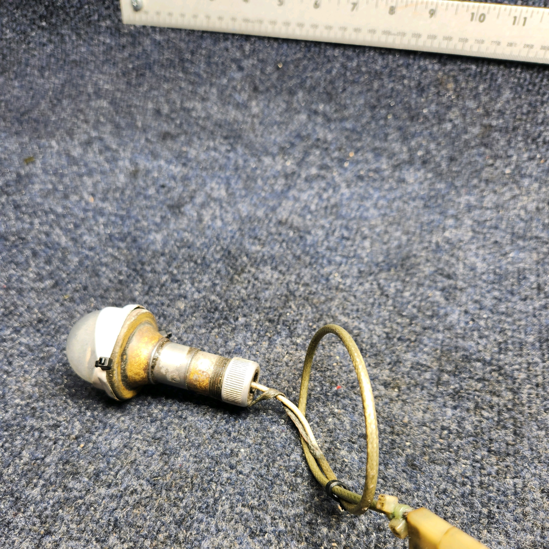 Used aircraft parts for sale, A-2064-1073 GRIMES Piper PA32RT-300 REAR POSITION LIGHT ASSEMBLY W LENS AND RETAINER (12V)