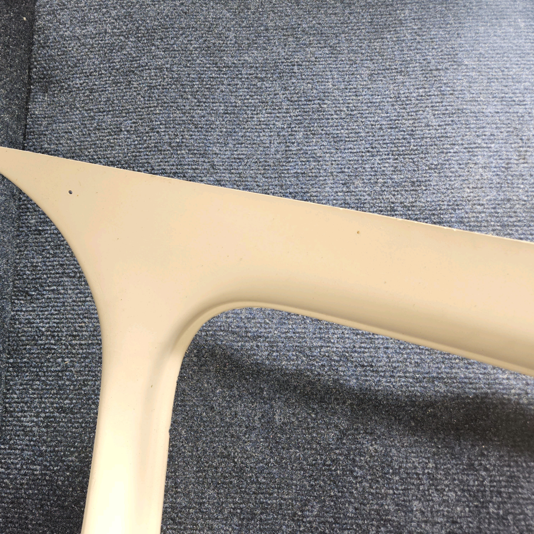 Used aircraft parts for sale, 95-420015-94 BEECHCRAFT 95-55B Aft Window Molding - RH