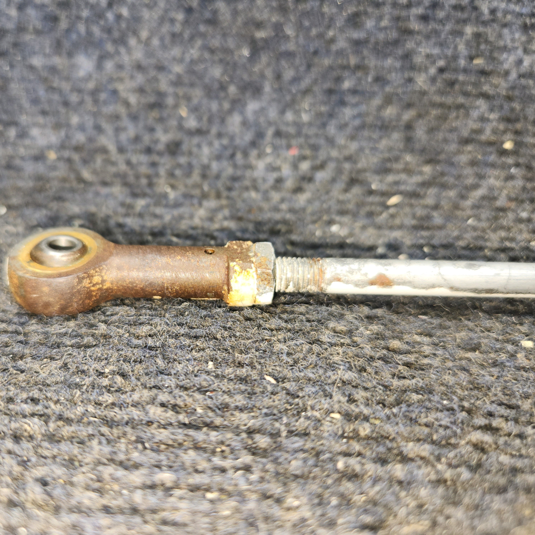 Used aircraft parts for sale, 0523218-2 Cessna 172F Aileron Push Pull Rod Assembly